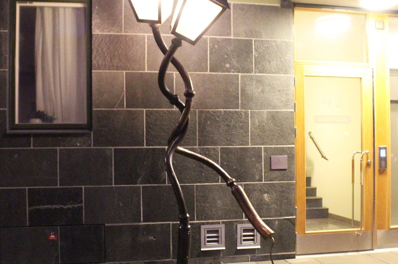 "Upplyst", Johannelunds, Hässelby. 2013. Brons, LED
