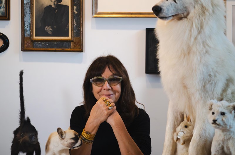 Sophie Calle i sitt hem i Malakoff, Paris, 2026. Foto: Rasmus Quistgaard / Louisiana Channel.