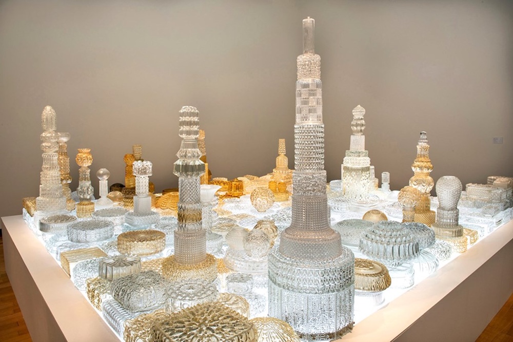 Utställningen Glasklart, Hallands Konstmuseum. David Svensson, Old World Rise Again, 2012 (beskuren). © David Svensson / Bildupphovsrätt 2026.