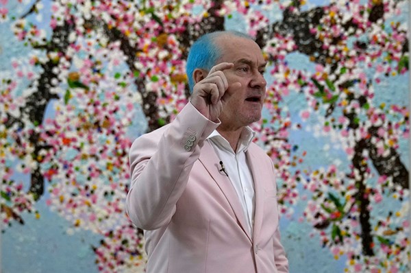 Tusen Damien Hirst-konstverk feldaterade