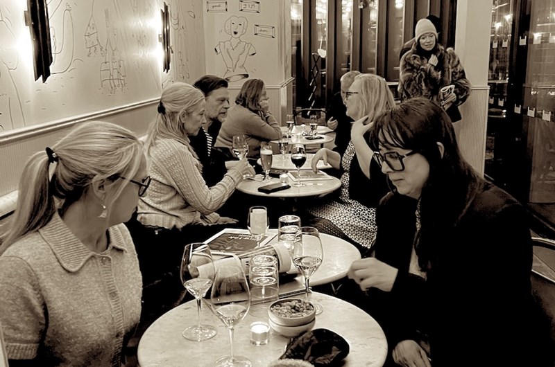 Konstguidens firar att vårnumret är ute på Bar Zeppelin.