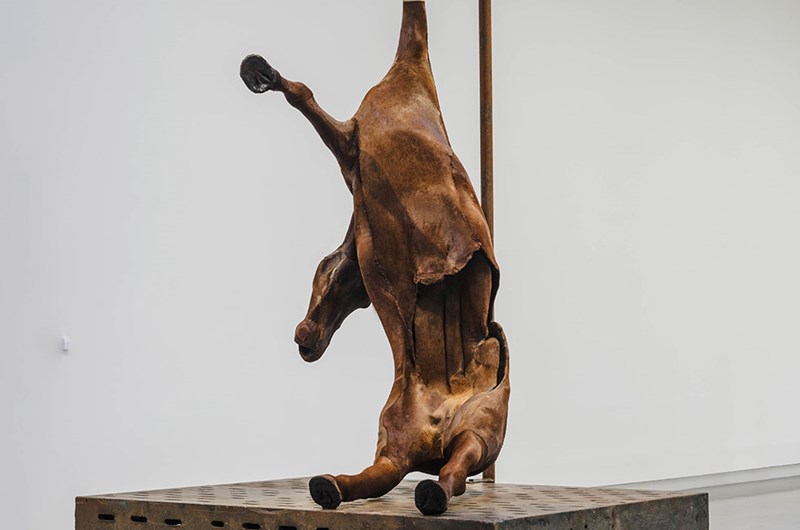 Berlinde De Bruyckere, Lost I, 2016. Foto Jean-Baptiste Béranger