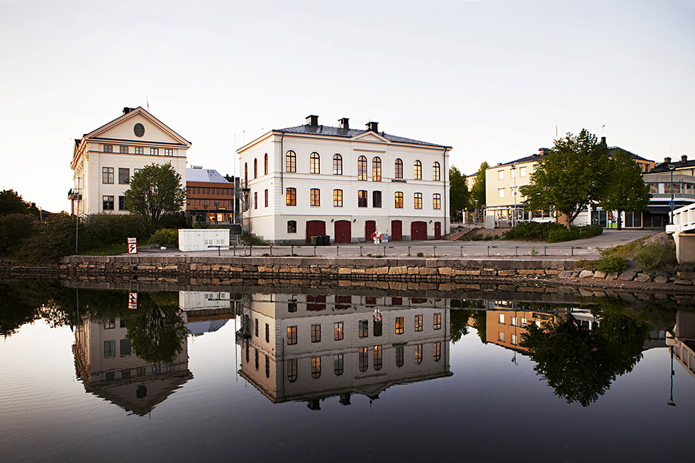 /media/ph0djidg/harnosands_konsthall_exterior_980.jpg