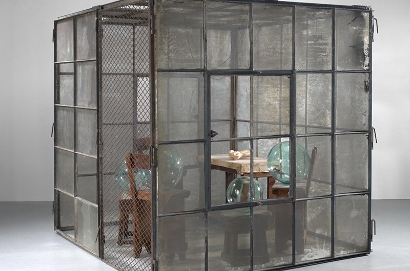 Louise Bourgeois, Cell, Glass Spheres and hand, 1990-193, © The Easton Foundation/VAGA at ARS, NY