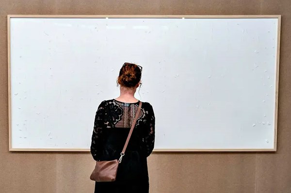 Konstnär lämnade tomt konstverk – krävs på 800 000 kronor