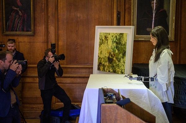 Sotheby's ska auktionera ut sitt första konstverk gjord av en humanoid robot