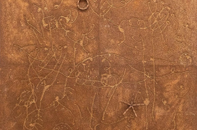 Carl Fredrik Emrik, Center of Rotation Fräst teckning i linoljad MDF, detaljer av dadelkärnor i plast, 2025. Originalstorlek 80×80cm.